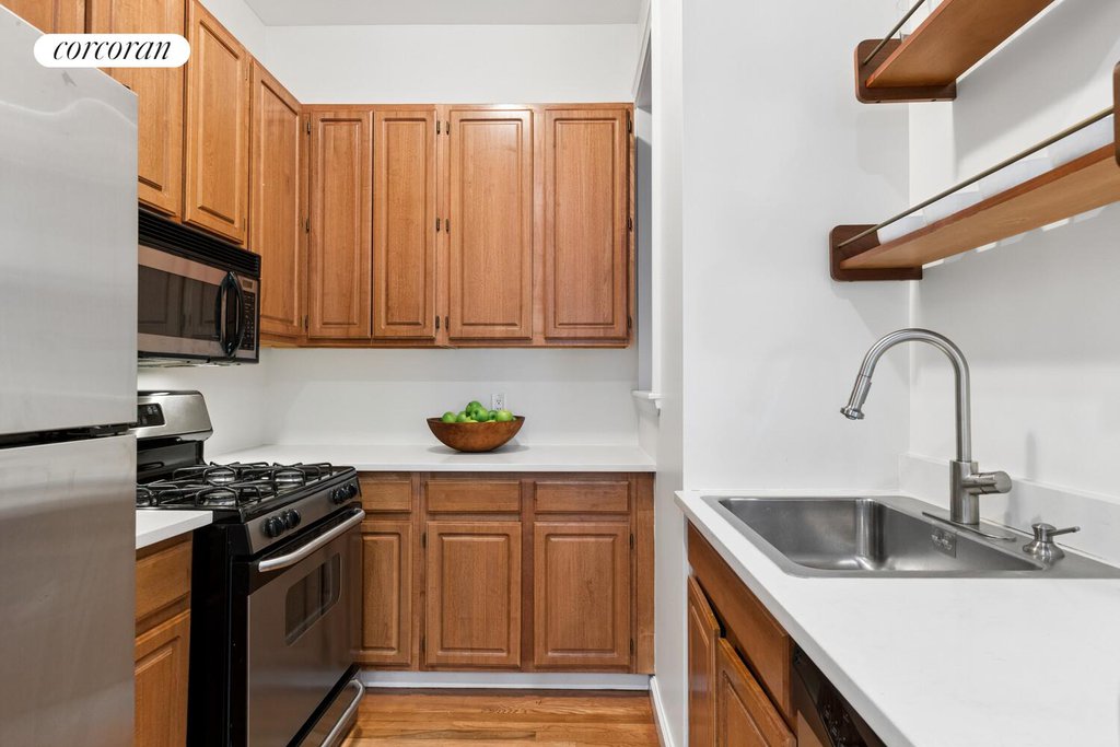 372 Convent Avenue, Unit 1B photo 4