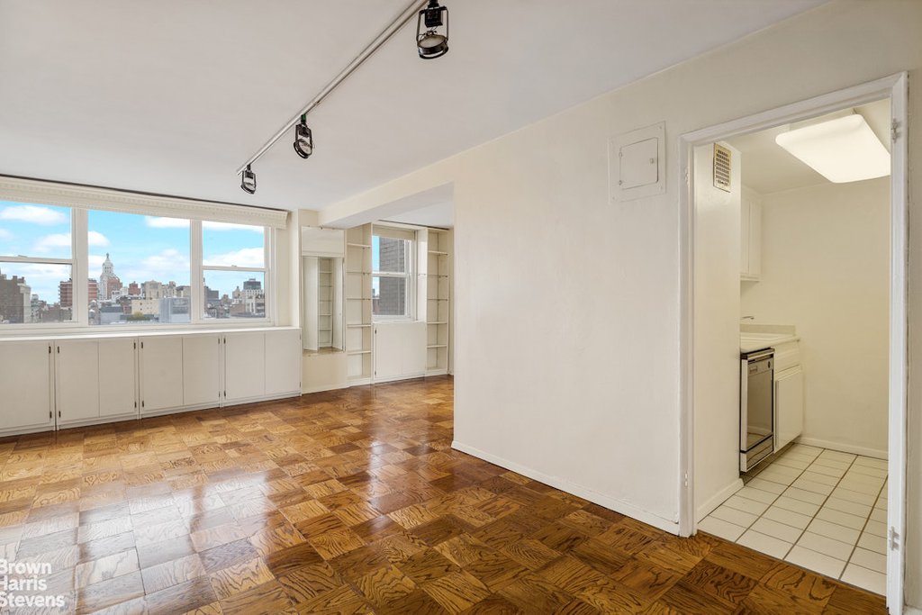 77 Seventh Avenue, Unit 21A photo 2