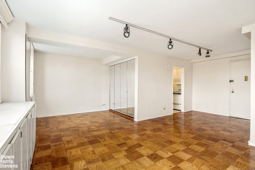 77 Seventh Avenue, Unit 21A photo 4