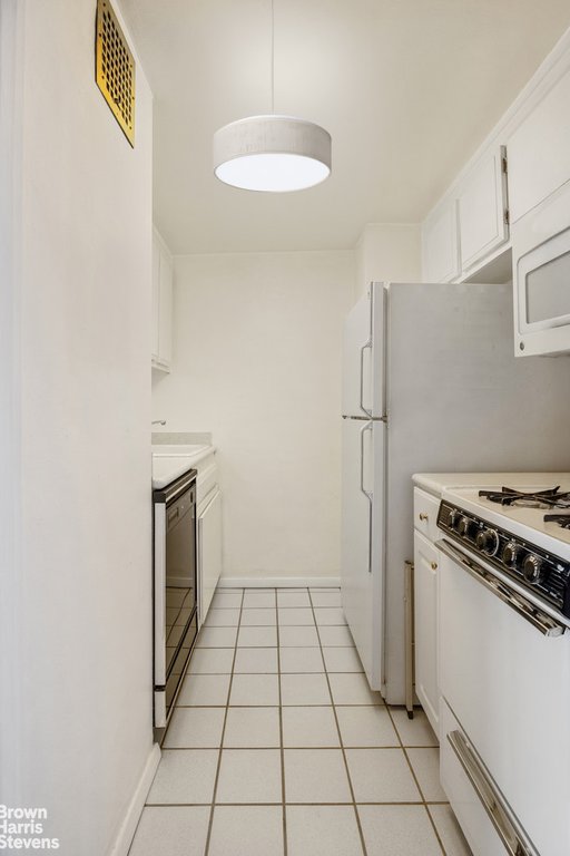 77 Seventh Avenue, Unit 21A photo 6