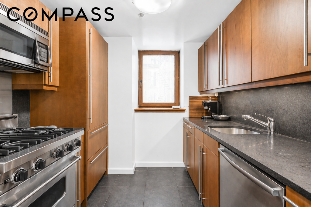 305 Second Avenue, Unit 518 photo 4