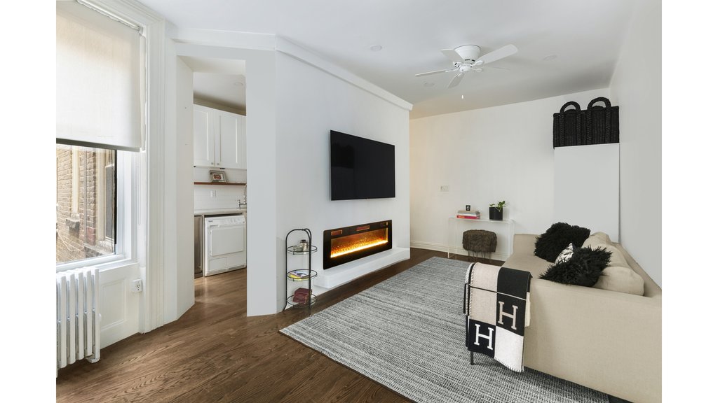 25 Charles Street, Unit 2C