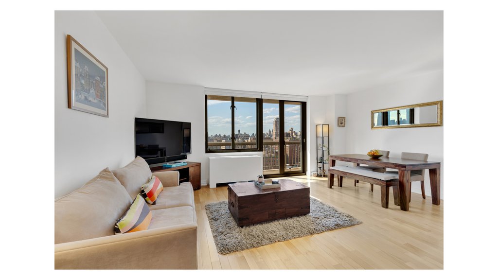 1438 Third Avenue, Unit 21B photo 2