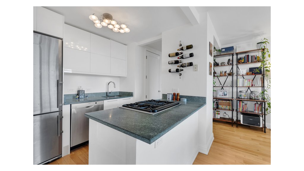 1438 Third Avenue, Unit 21B photo 4