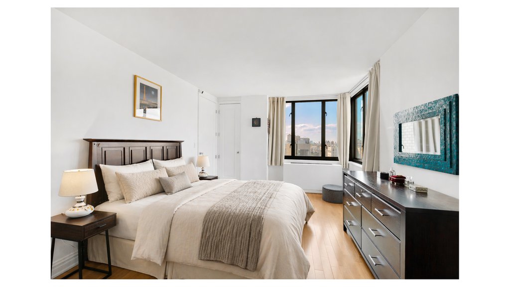 1438 Third Avenue, Unit 21B photo 5