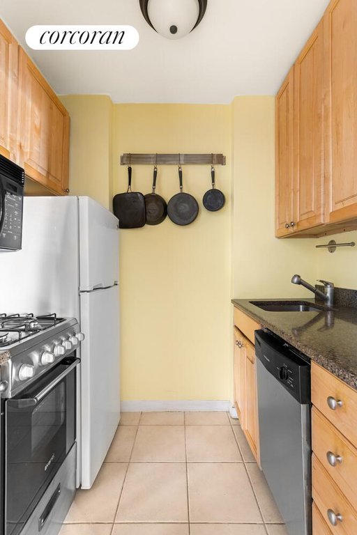 435 East 77th Street, Unit 4A photo 4