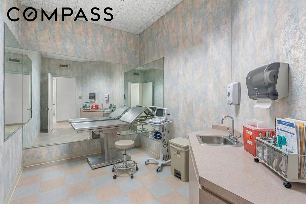 450 Clinton Street, Unit 1P photo 9
