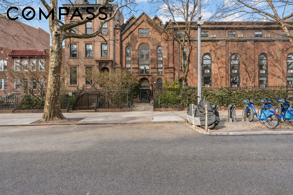 450 Clinton Street, Unit 1P photo 12