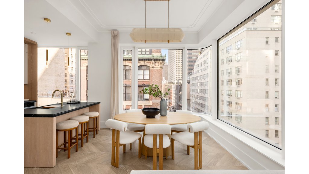 660 Lexington Avenue, Unit 2B photo 3
