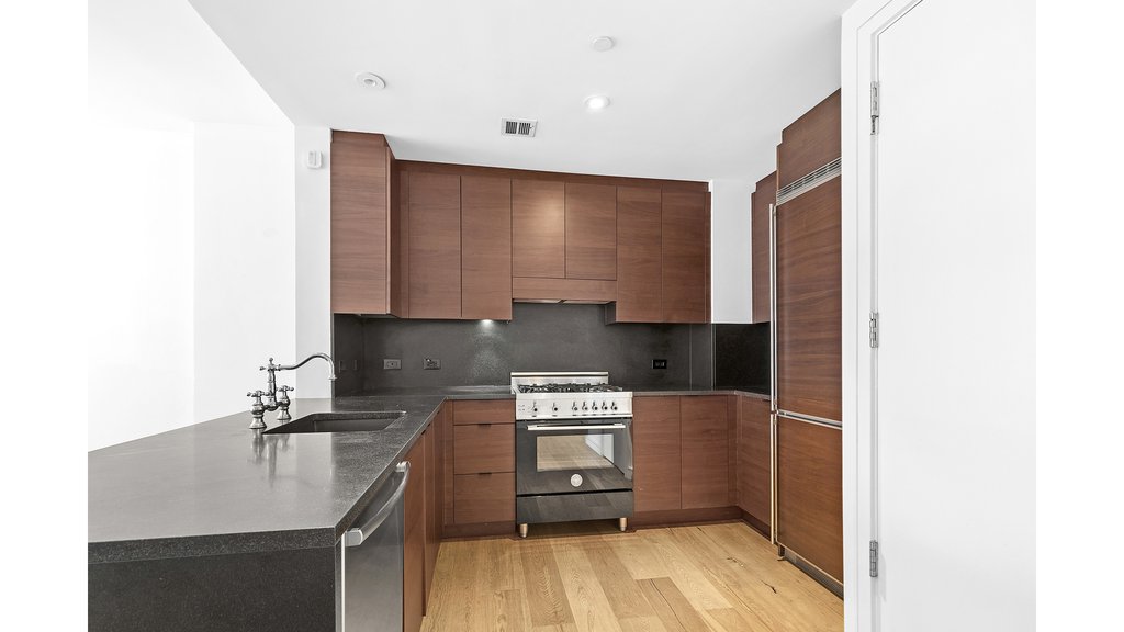 540 West 28th Street, Unit 8E photo 3