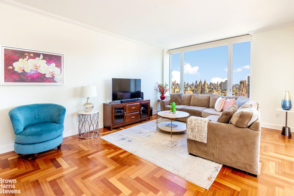 220 Riverside Boulevard, Unit 34C photo 3