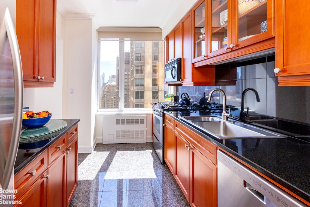 220 Riverside Boulevard, Unit 34C photo 8