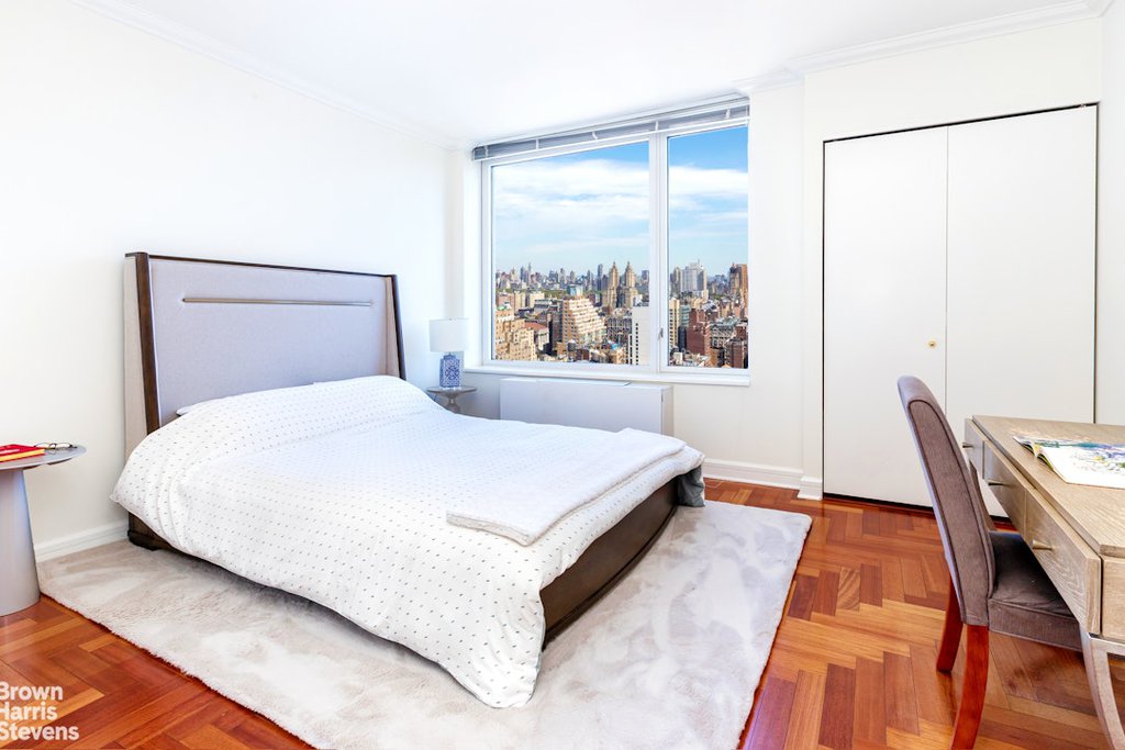 220 Riverside Boulevard, Unit 34C photo 9