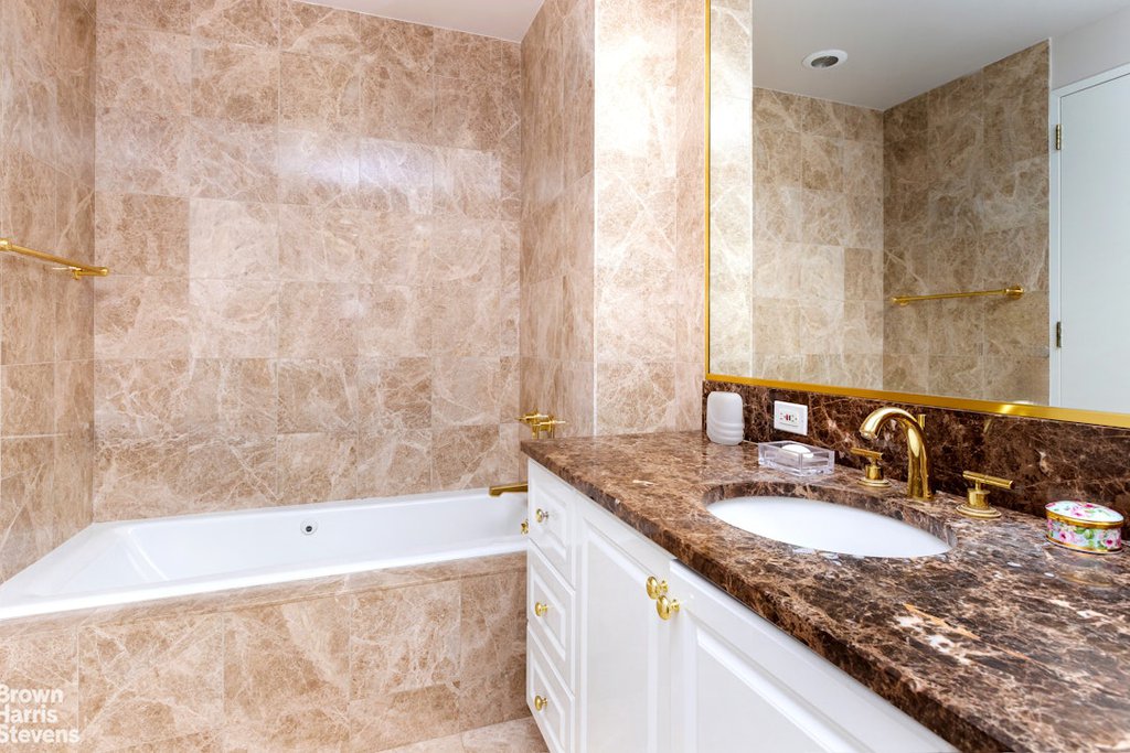 220 Riverside Boulevard, Unit 34C photo 11