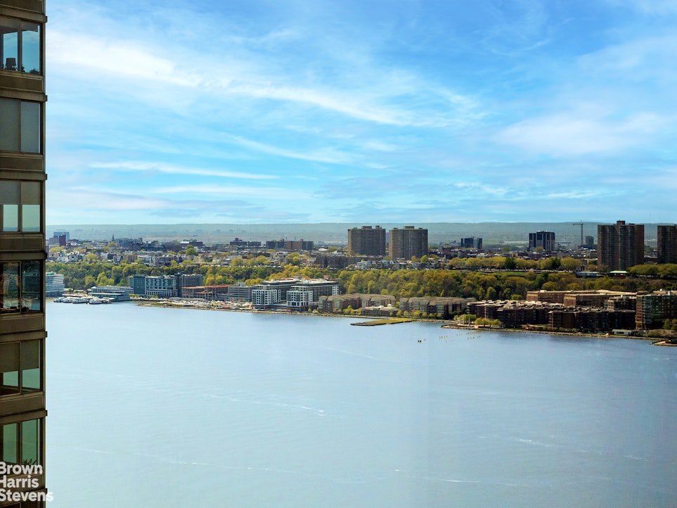 220 Riverside Boulevard, Unit 34C photo 14