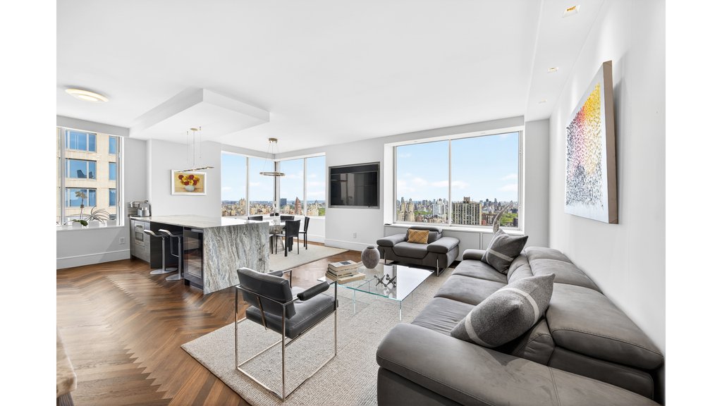 200 Riverside Boulevard, Unit 43C
