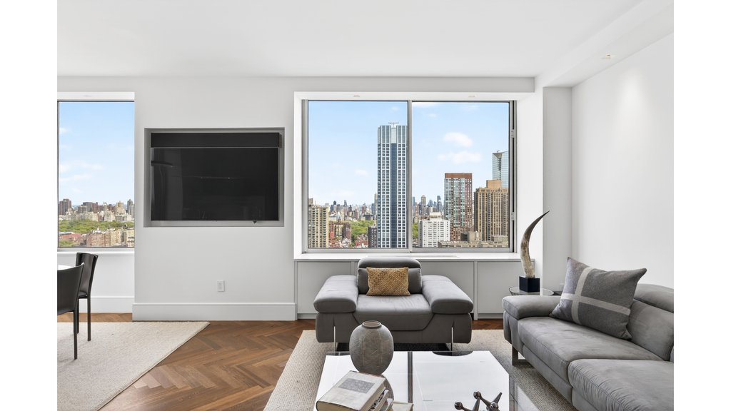 200 Riverside Boulevard, Unit 43C photo 2