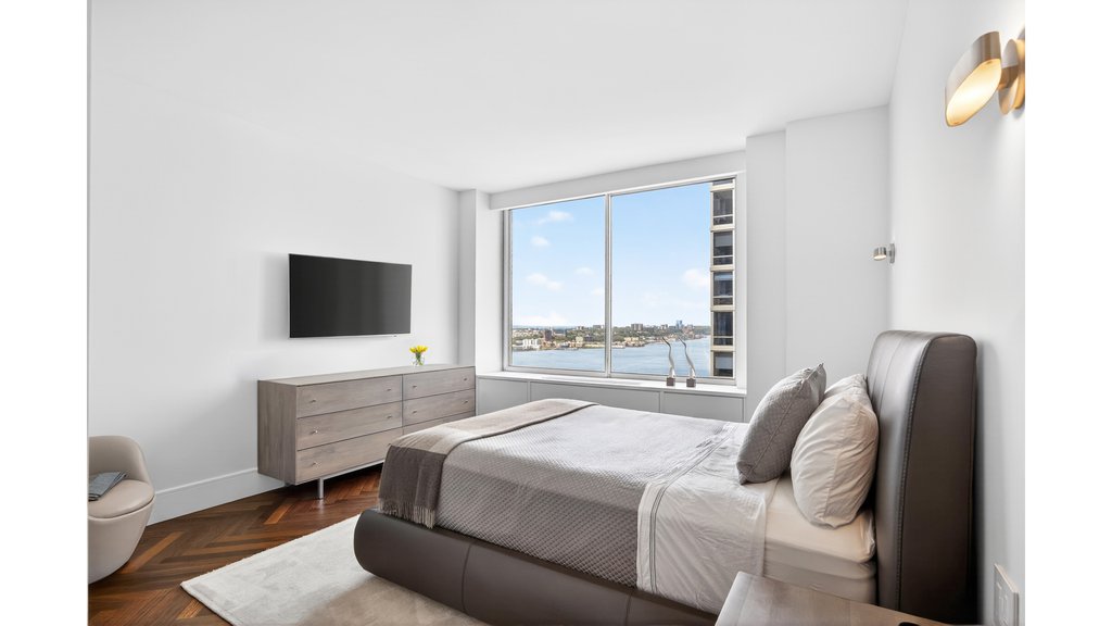 200 Riverside Boulevard, Unit 43C photo 9