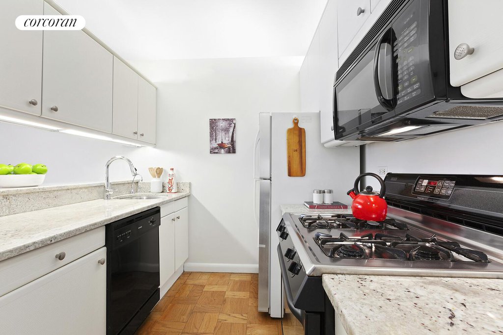 415 East 37th Street, Unit 12H photo 3