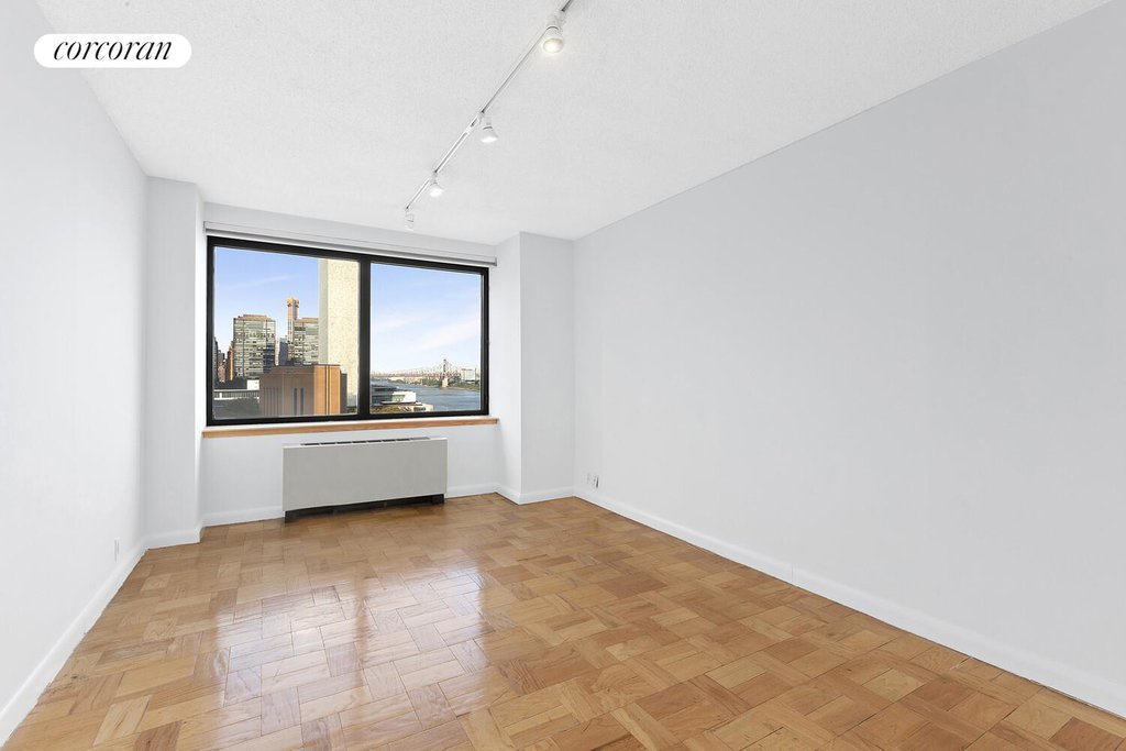 415 East 37th Street, Unit 12H photo 8