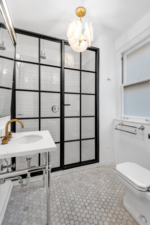 14 Sutton Place South, Unit 7C photo 8
