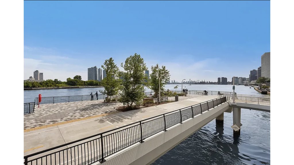 14 Sutton Place South, Unit 7C photo 17