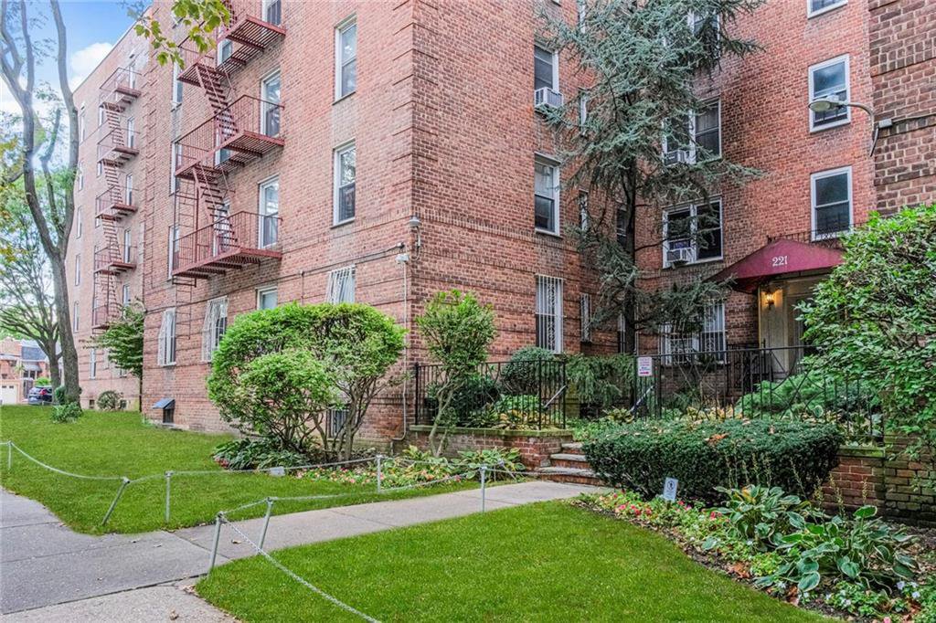 221 McDonald Avenue, Unit 4N