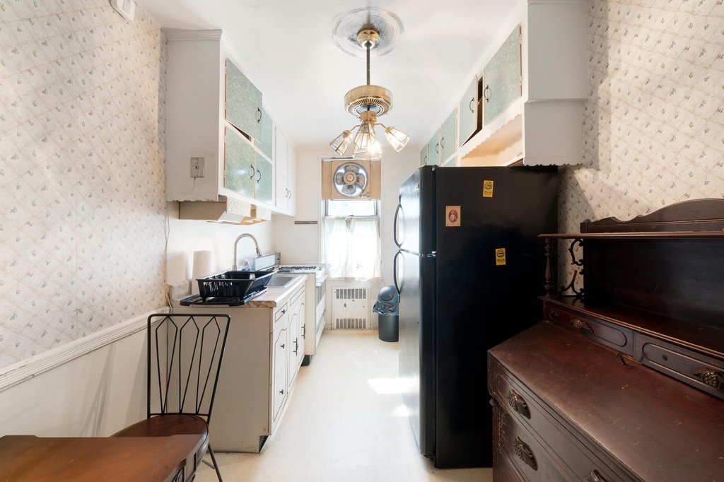 221 McDonald Avenue, Unit 4N photo 9