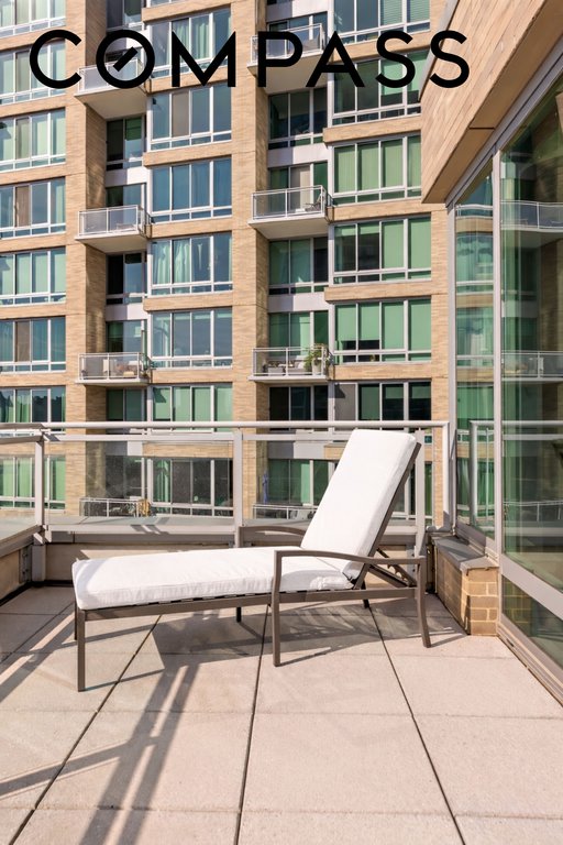 46-30 Center Boulevard, Unit 610 photo 11