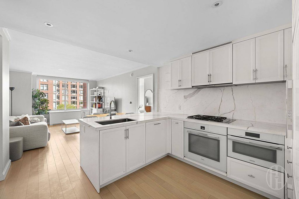 212 Warren Street, Unit 5N