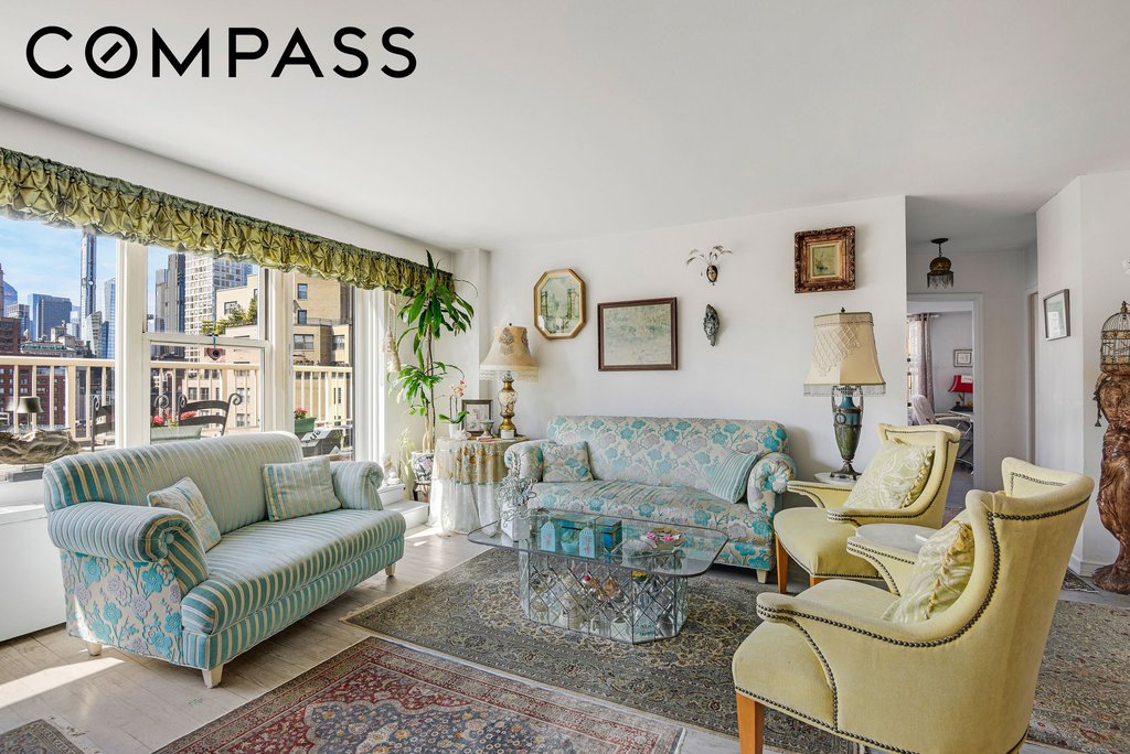 305 East 24th Street, Unit 18C photo 2