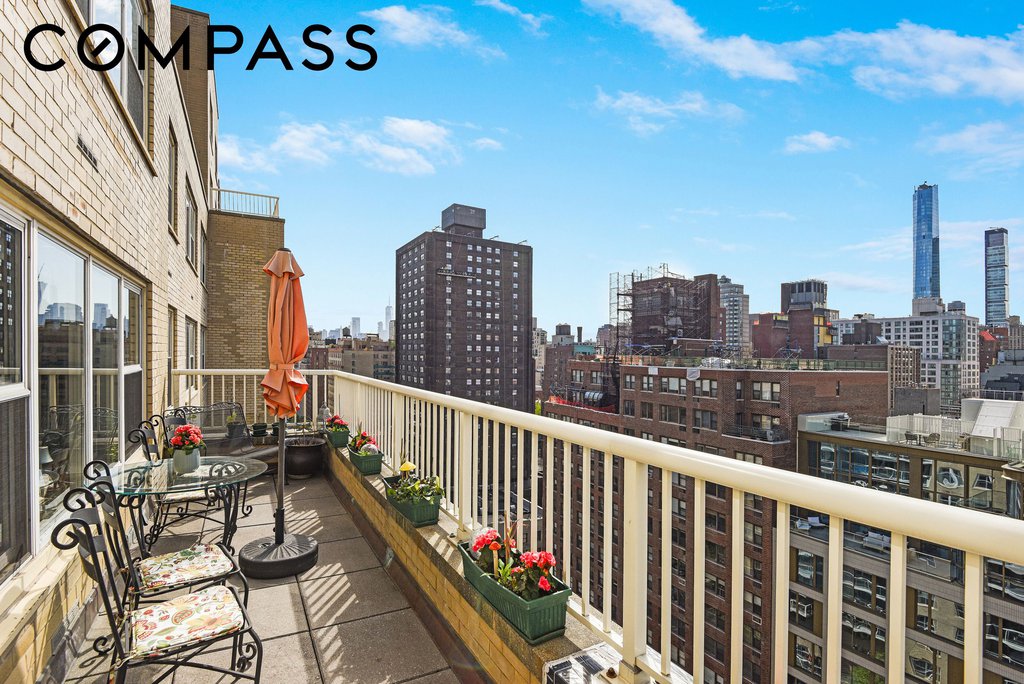 305 East 24th Street, Unit 18C photo 4