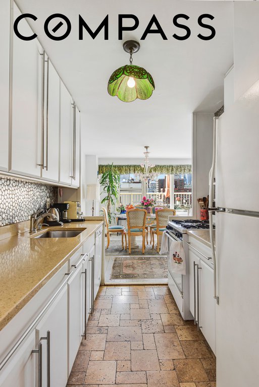 305 East 24th Street, Unit 18C photo 8