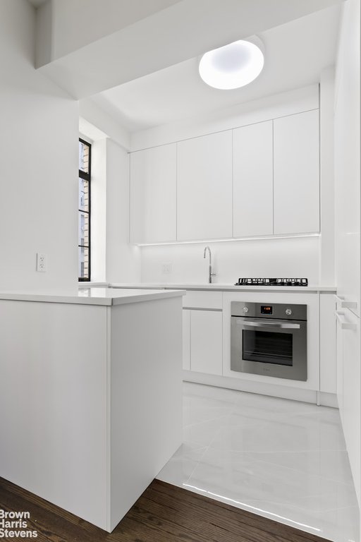 333 West 56th Street, Unit 6M photo 5