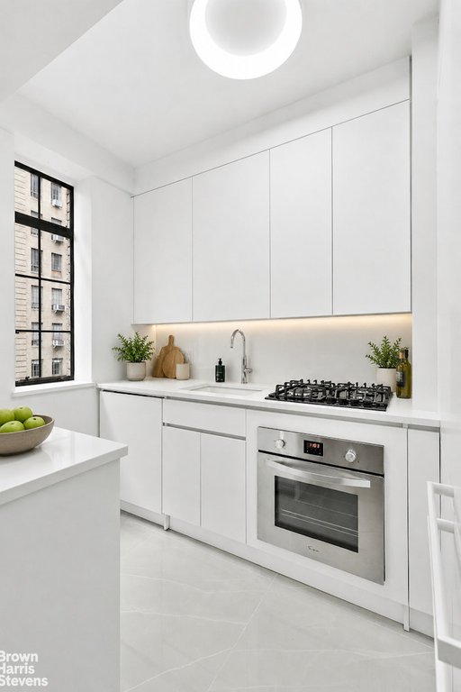 333 West 56th Street, Unit 6M photo 8