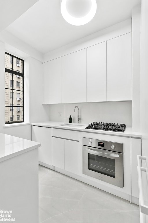 333 West 56th Street, Unit 6M photo 10