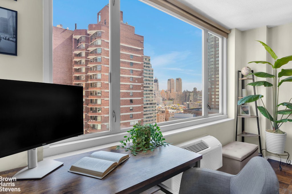 130 West 67th Street, Unit 22H photo 2