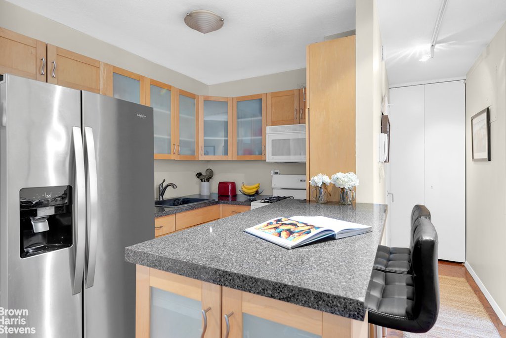 130 West 67th Street, Unit 22H photo 3