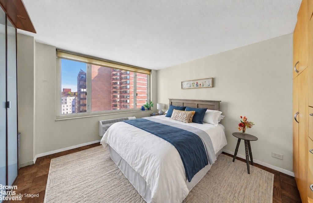 130 West 67th Street, Unit 22H photo 4