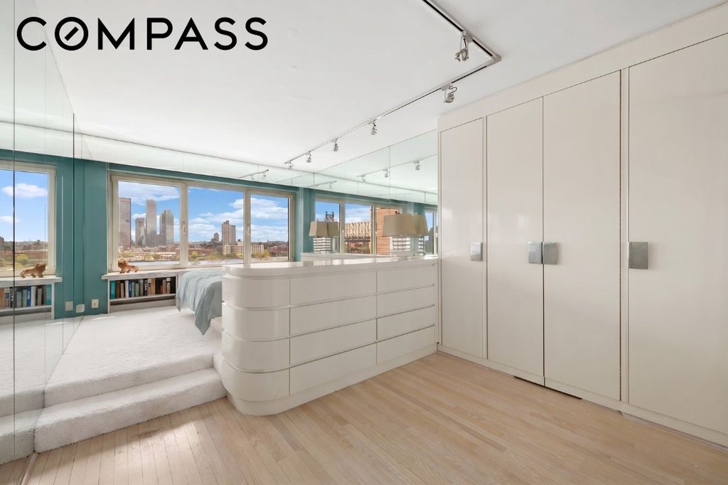 25 Sutton Place South, Unit 11M photo 4