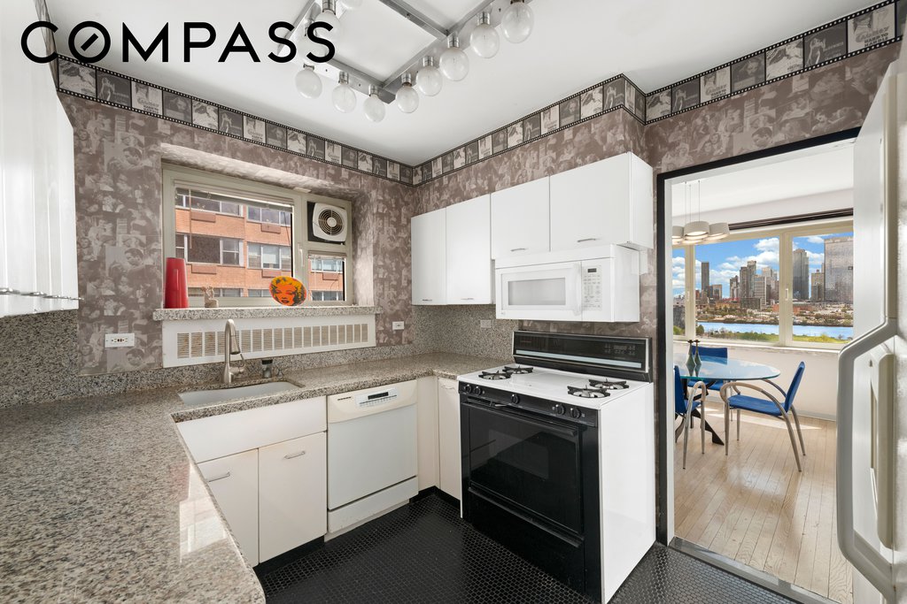 25 Sutton Place South, Unit 11M photo 5