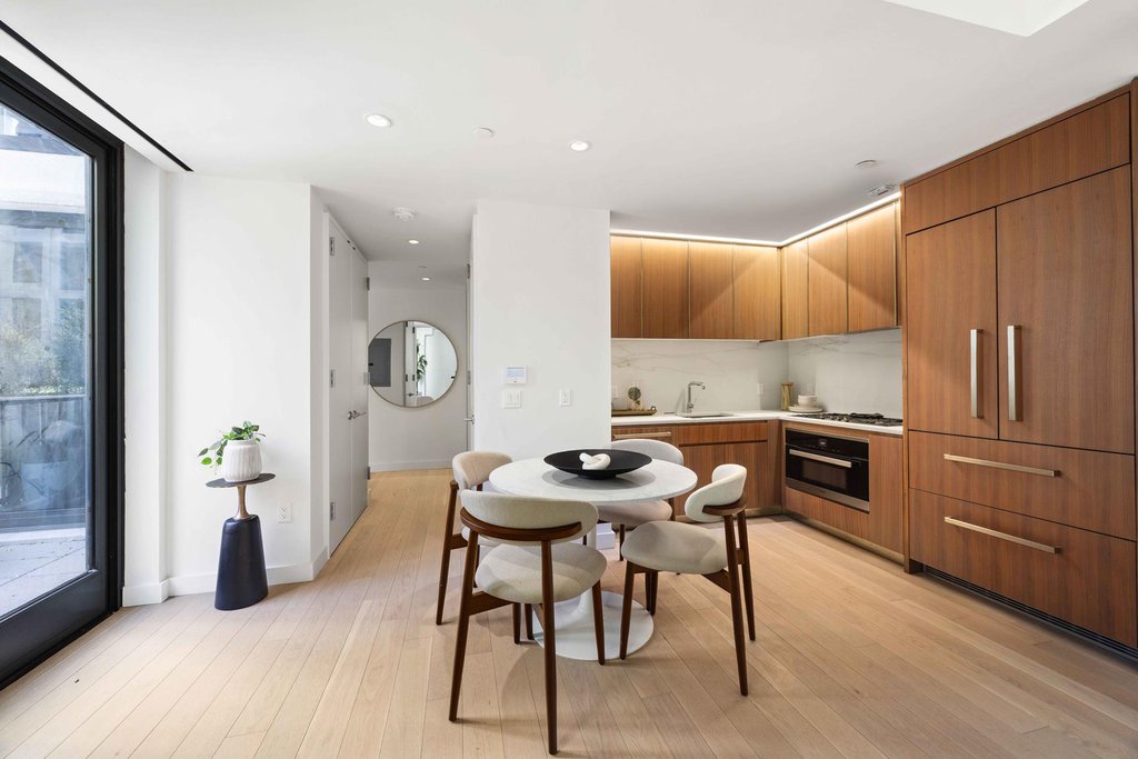 500 West 45th Street, Unit 210 photo 3