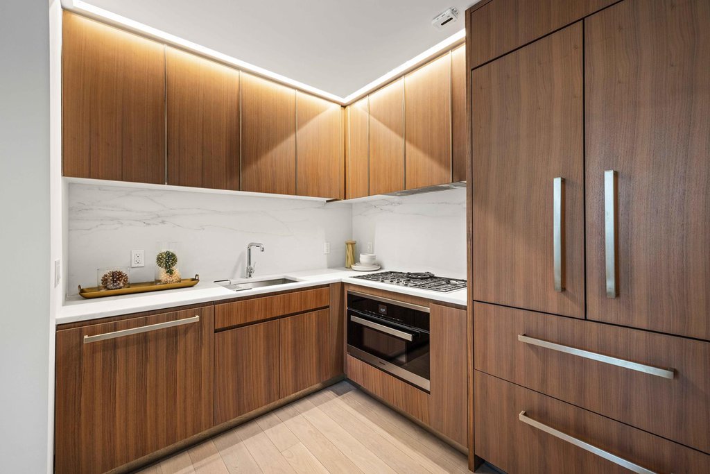 500 West 45th Street, Unit 210 photo 4