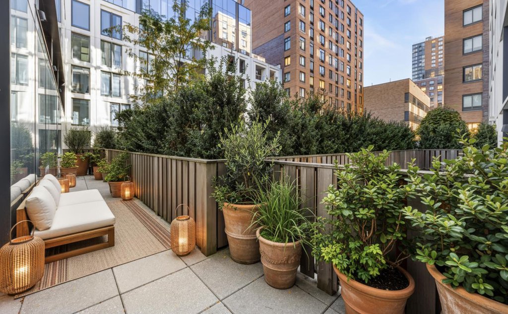 500 West 45th Street, Unit 210 photo 2