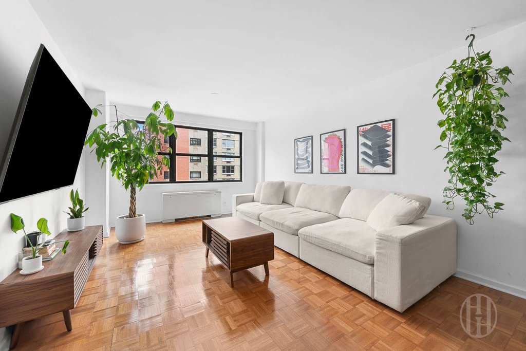 201 East 28th Street, Unit 10L