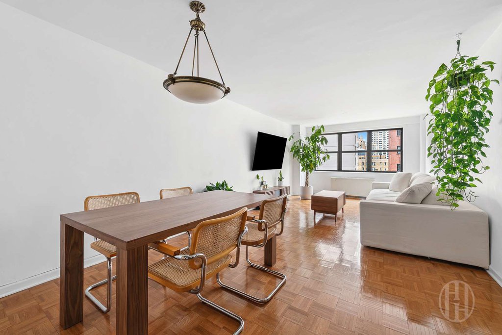 201 East 28th Street, Unit 10L photo 2