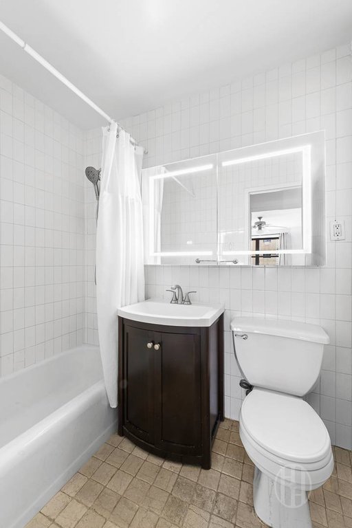 201 East 28th Street, Unit 10L photo 4