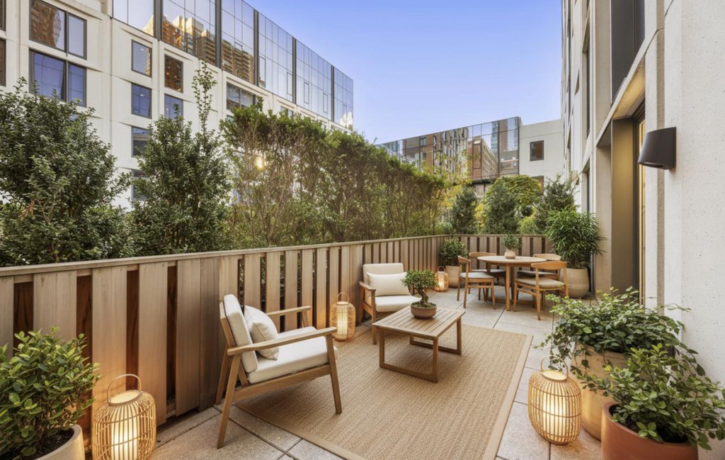 500 West 45th Street, Unit 211 photo 3