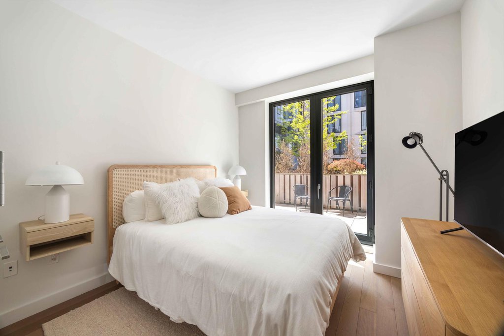 500 West 45th Street, Unit 211 photo 5