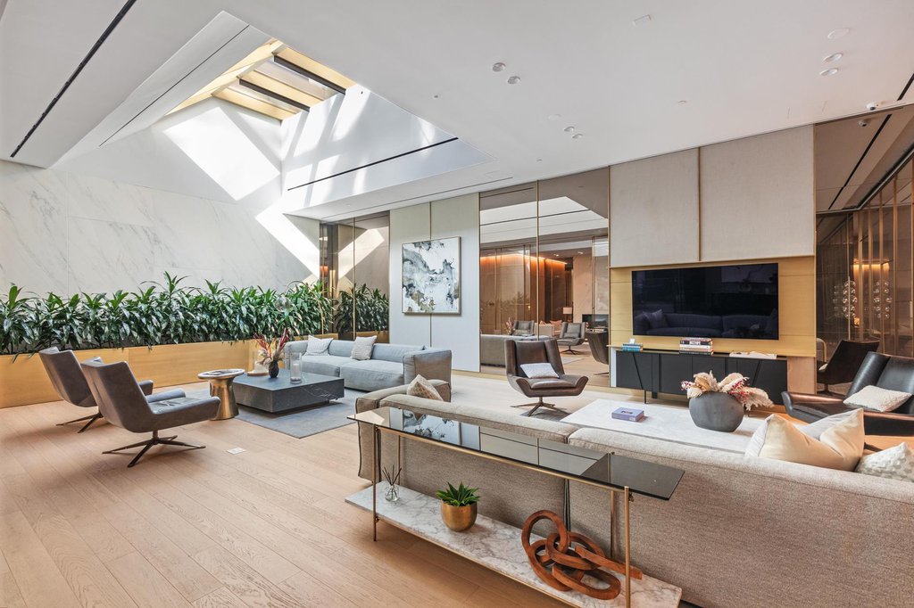 500 West 45th Street, Unit 211 photo 12